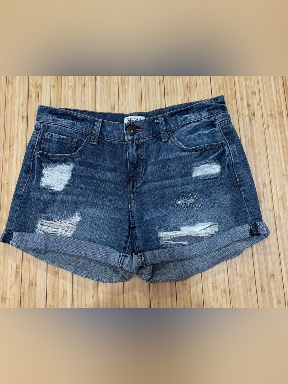 Women’s Mudd distressed denim shorts. Size 9. Good condition.